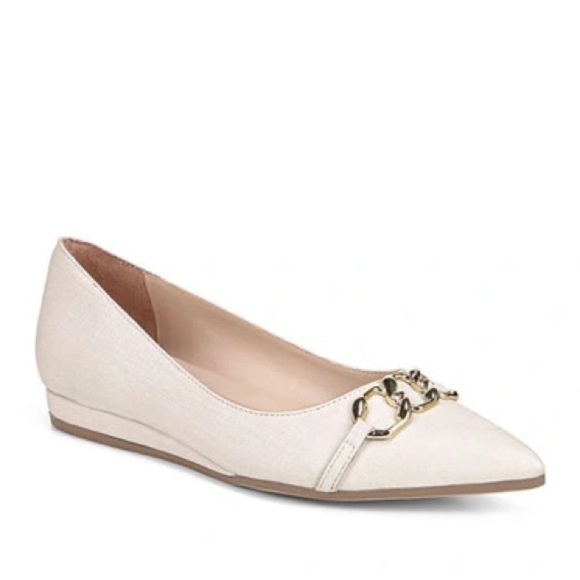 27 EDIT Naturalizer Katalie Chained Detail Pointed Toe Pump (NARROW) - Picture 1 of 6